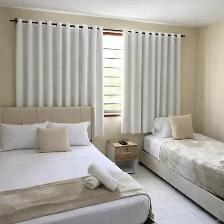 Ladymar Hotel
