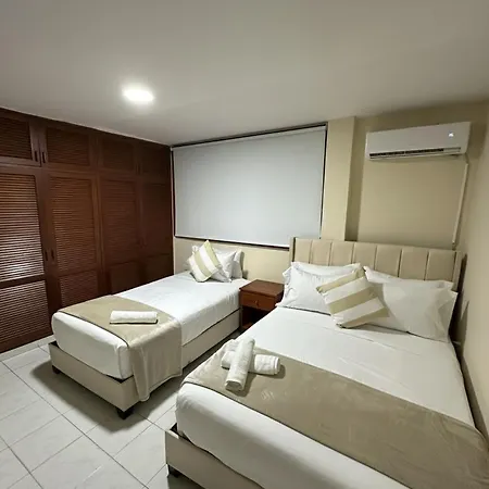 Ladymar Hotel